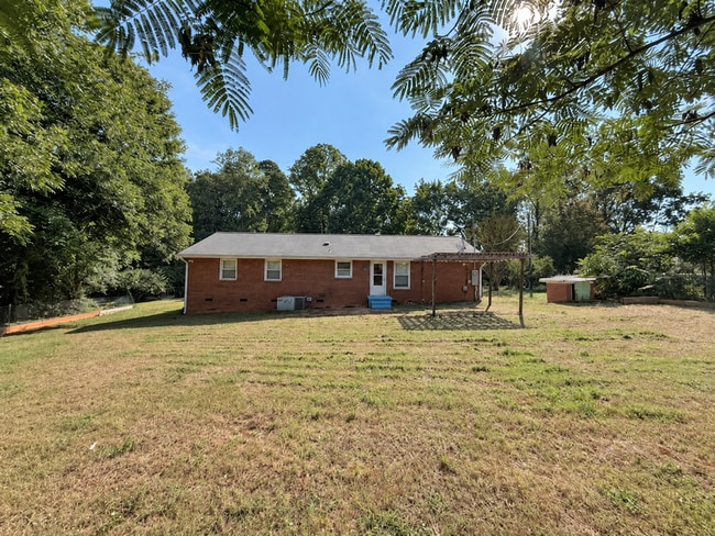Building Photo - 118 W Dogwood Dr