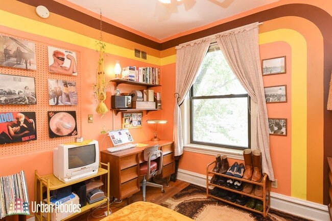 Building Photo - 2819 W Shakespeare Ave