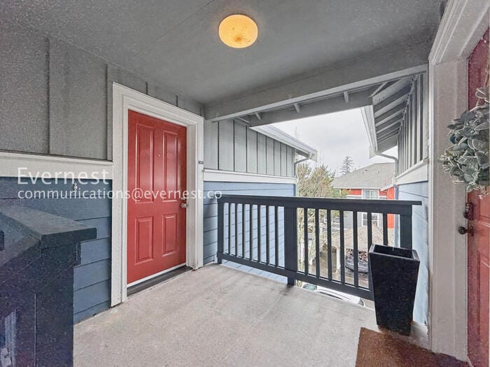 Building Photo - 1698 25th Pl NE