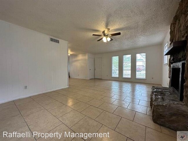 Building Photo - 3 br, 2 bath House - 1021 Locust St