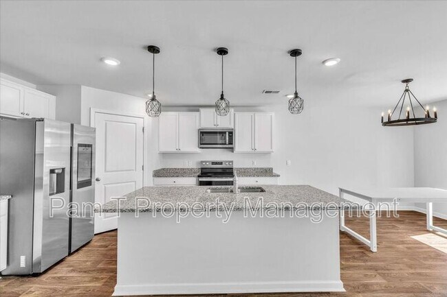 Building Photo - 512 Turpentine Trl