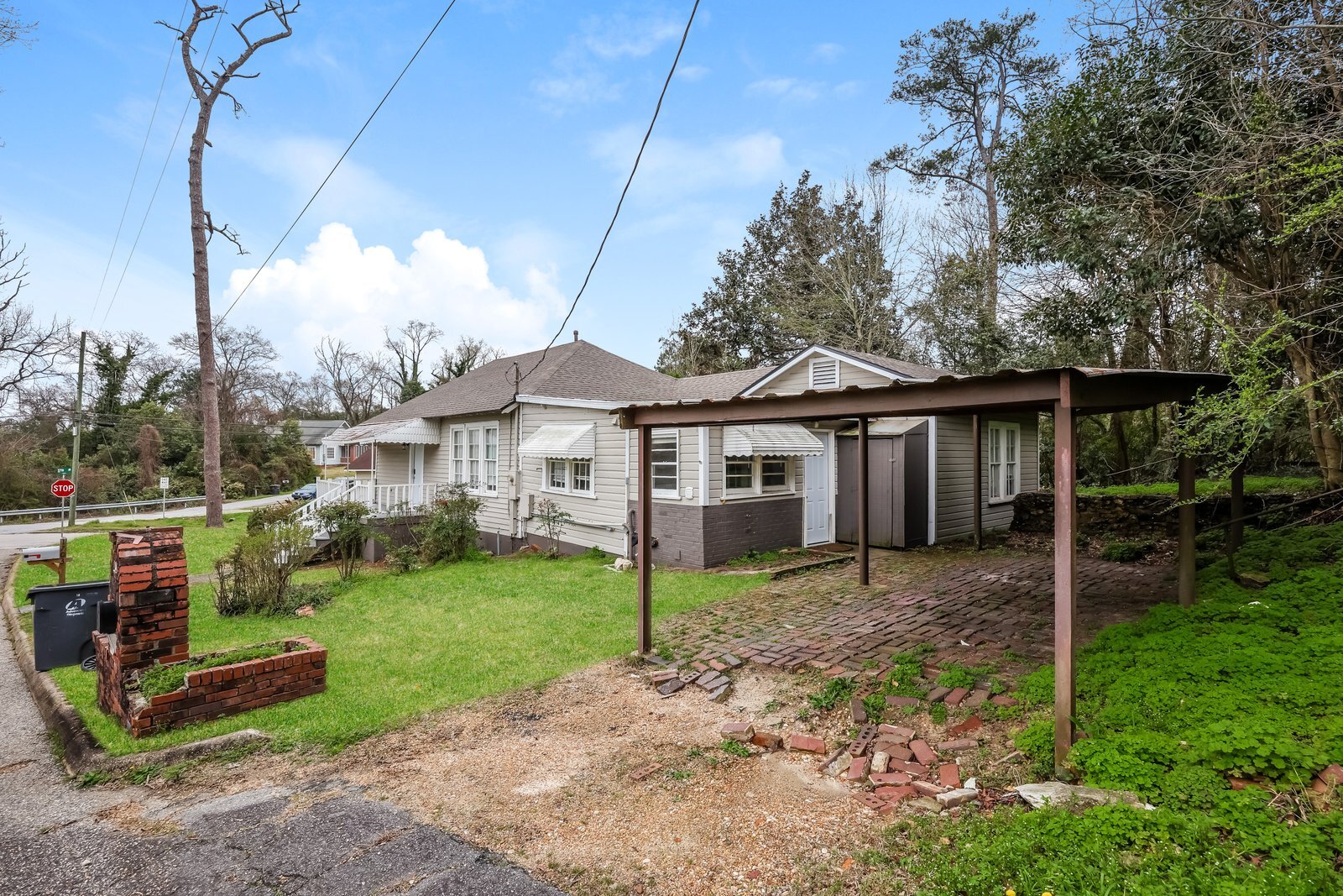 Building Photo - 1703 Pine St