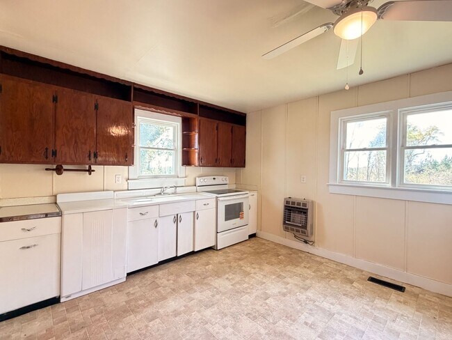 Building Photo - Location, Community, Quality Living. It Starts Here!