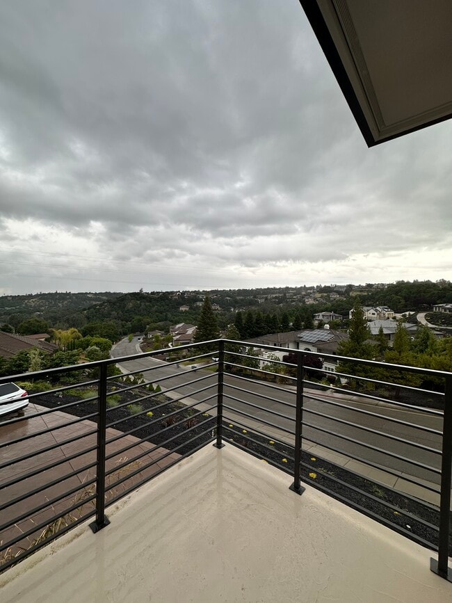 Building Photo - 770 Tyler Dr