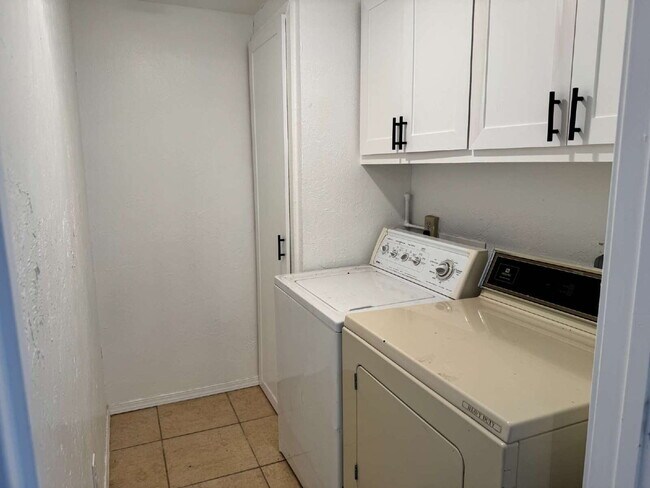 Building Photo - "Charming 4-Bed Lubbock Retreat: Granite Kitchen, Hardwood Elegance & Cozy Fireplace!"
