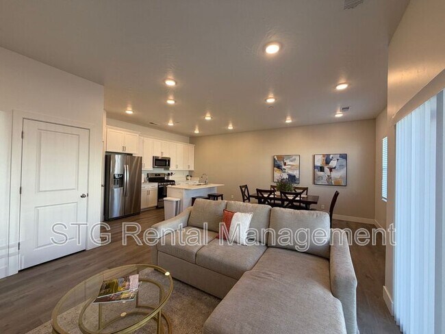 Building Photo - 5801 S Garnet Dr