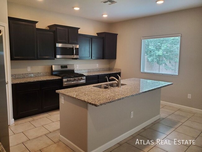 Building Photo - 12102 E Metz Dr