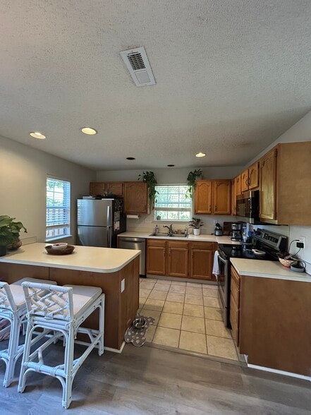 Brand new kitchen appliances - 11123 Whitlock Crossing Ct