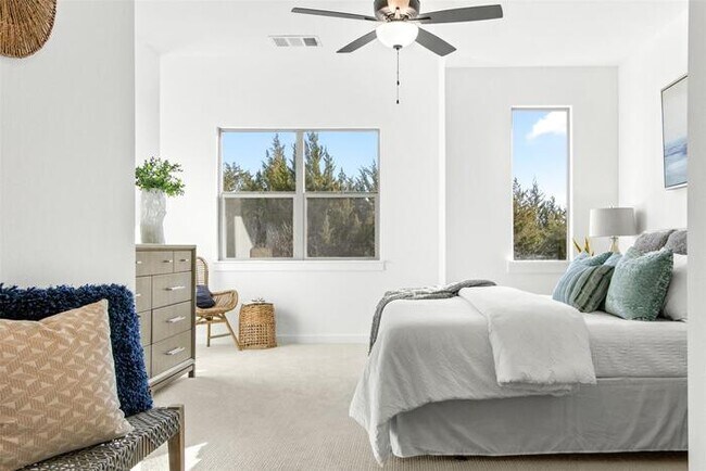 Building Photo - Upgraded Mira Lagos townhome with EV Charger and 2 car garage