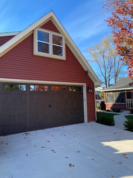 Building Photo - 227 S Water St