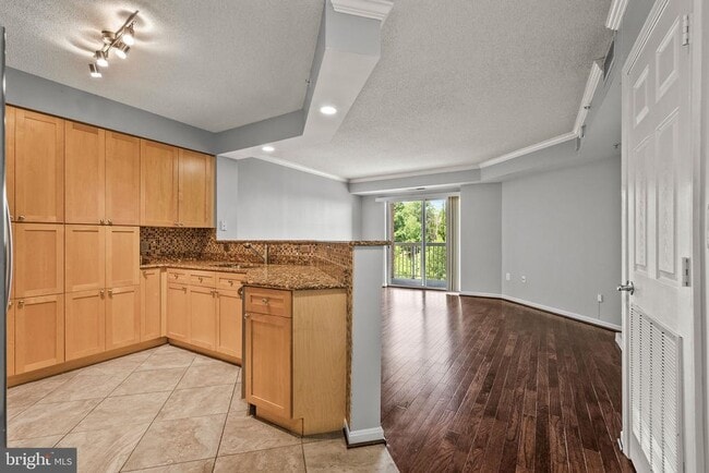 Building Photo - 3101 N Hampton Dr