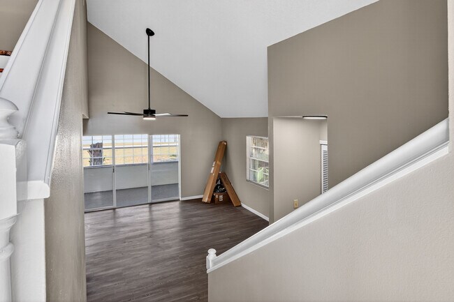 Building Photo - 802 Arietta Cir N