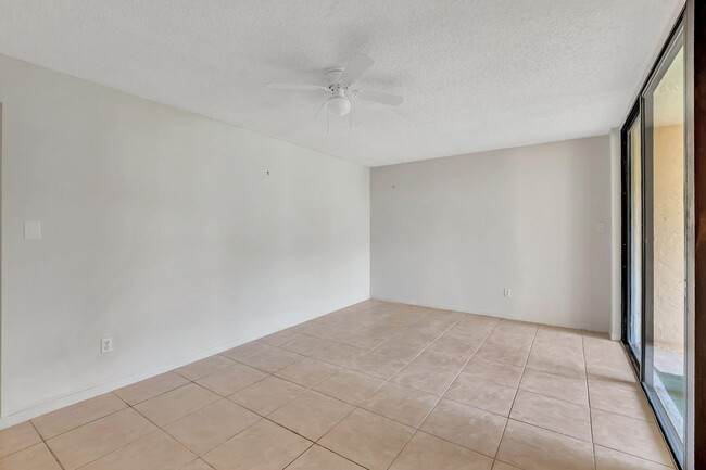 Building Photo - 950 Lavers Cir