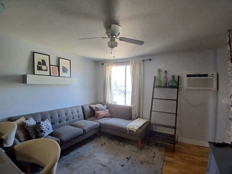 Building Photo - 1833 N Williams St