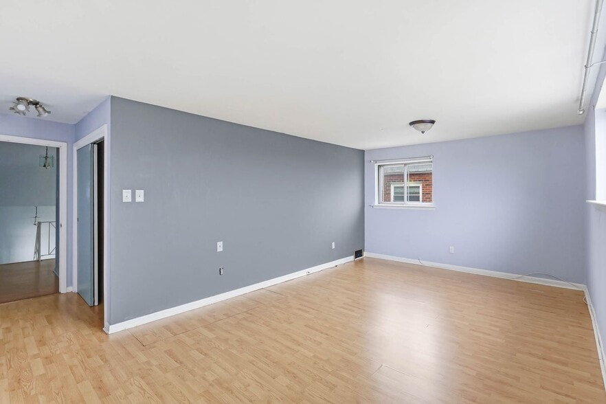 Building Photo - 2217 Hoffnagle St