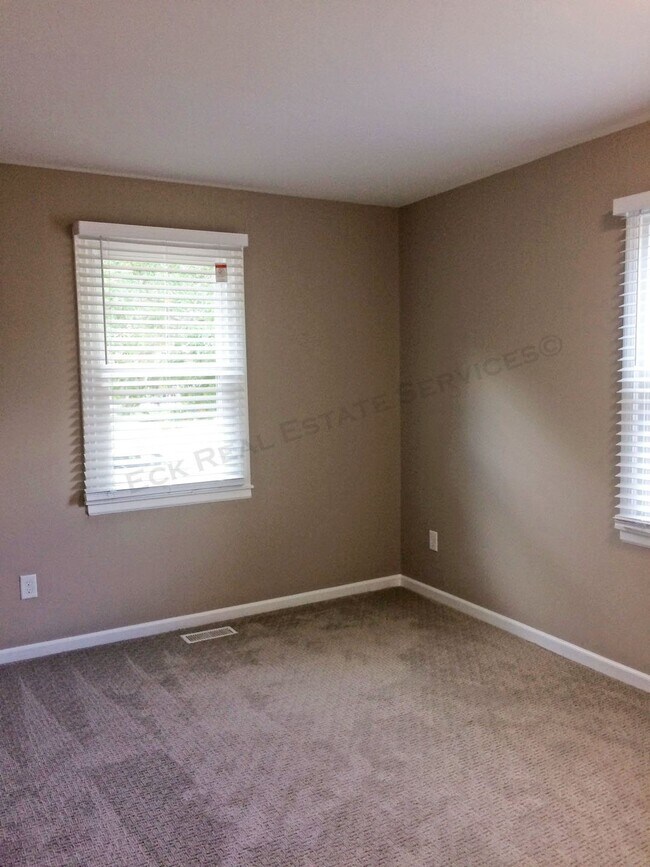 Building Photo - 336 Woodlawn Dr