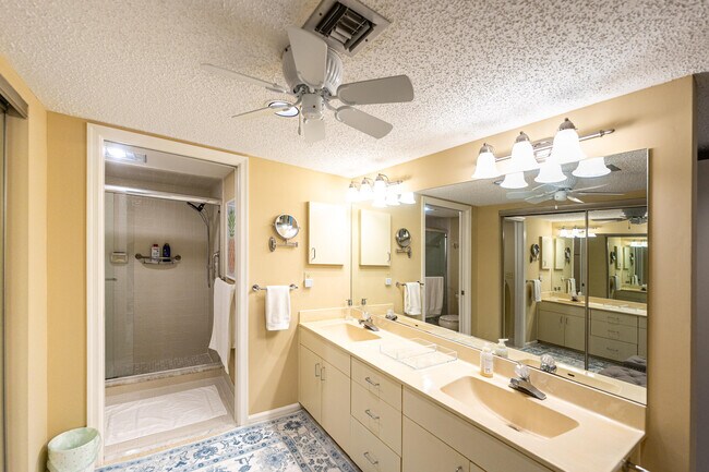 Building Photo - 6404 SE Brandywine Ct