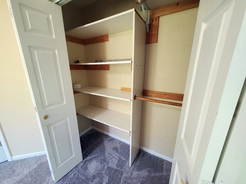 Bedroom Closet - 5328 Godas Cir