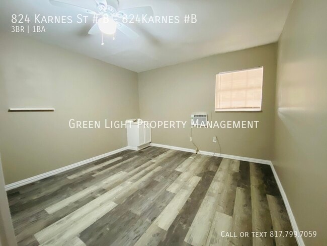 Building Photo - 824 Karnes St