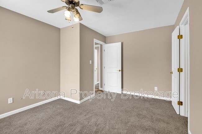 Building Photo - 5610 W Grovers Ave