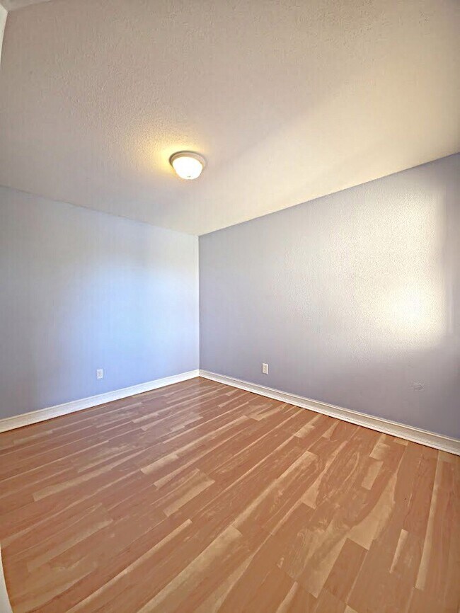 Building Photo - Beautiful 1 Bedroom + Den at Village Creek