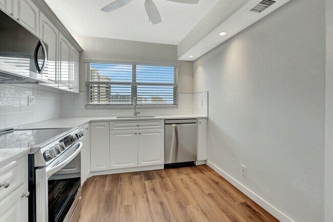 Building Photo - 3300 S Ocean Blvd