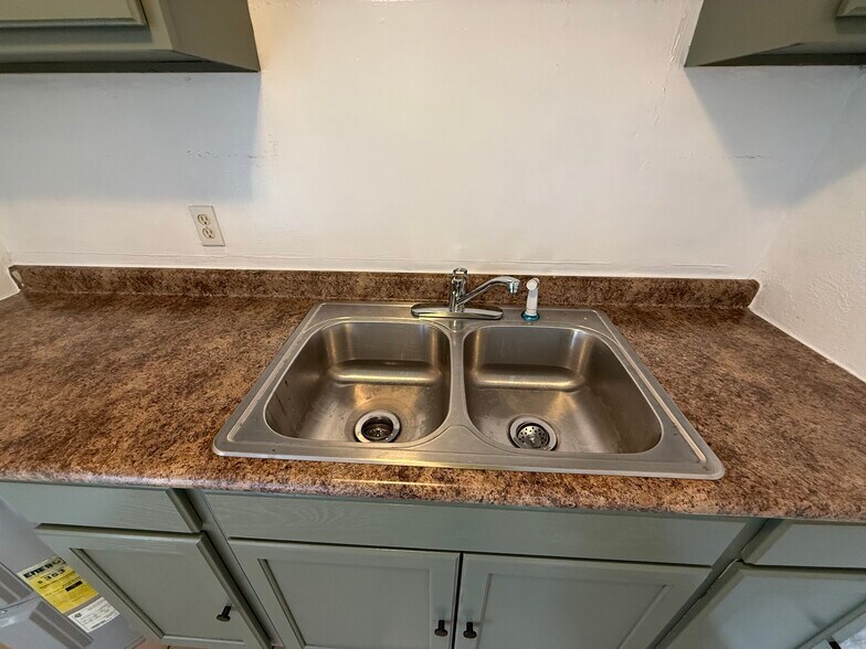 Building Photo - 69 E Seminole Ave