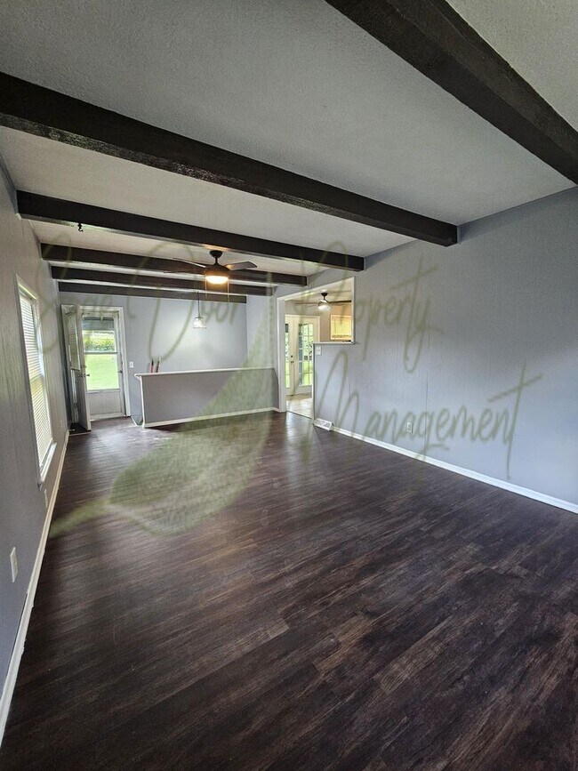 Building Photo - MODERN RENOVATIONS!!!