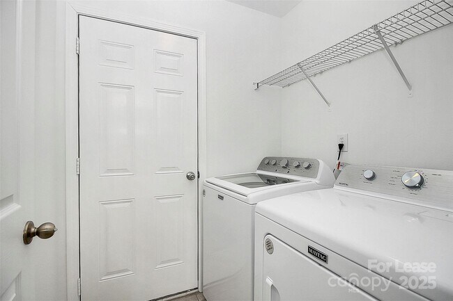 Building Photo - 1711 Rustic Arch Way