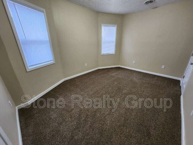 Building Photo - 1423 Maple Ave