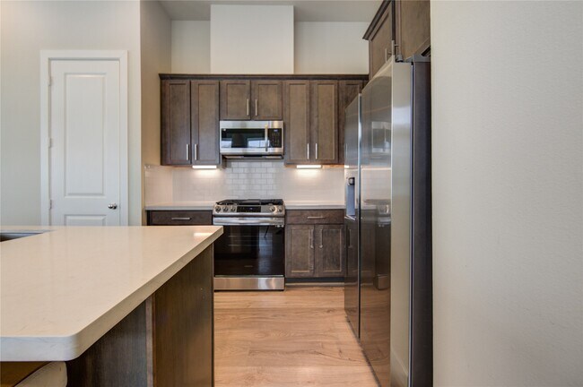 Building Photo - 730 Carriage Knls Dr