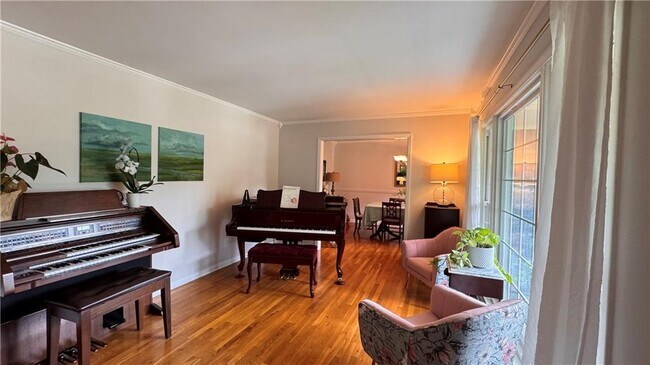 Building Photo - 3082 Greenbrook Way NE