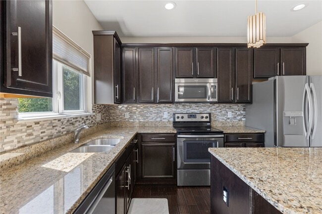 Building Photo - 184 Berry Manor Cir