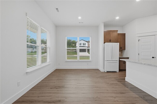 Building Photo - 5127 Vista Ave
