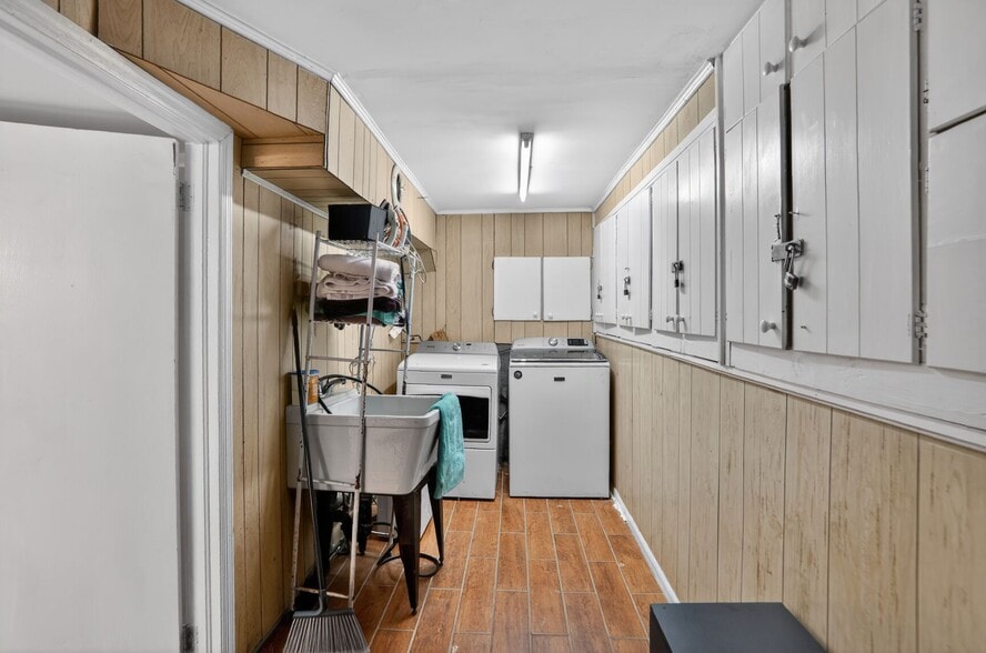 Building Photo - 843 Artwood Rd NE