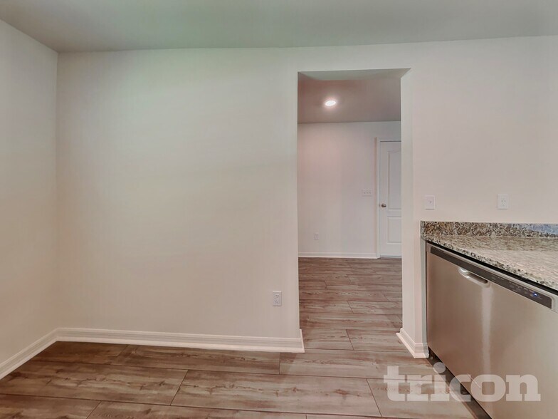 Building Photo - 14 Rivera Ln