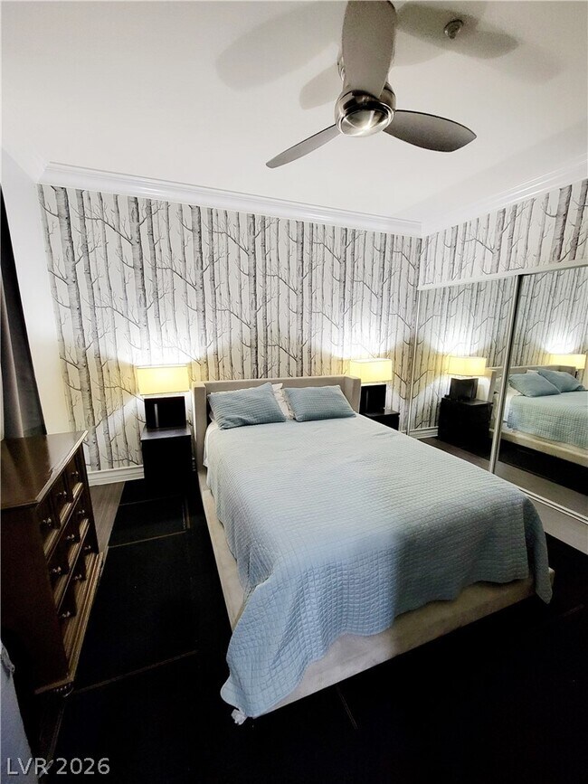 Building Photo - 220 E Flamingo Rd