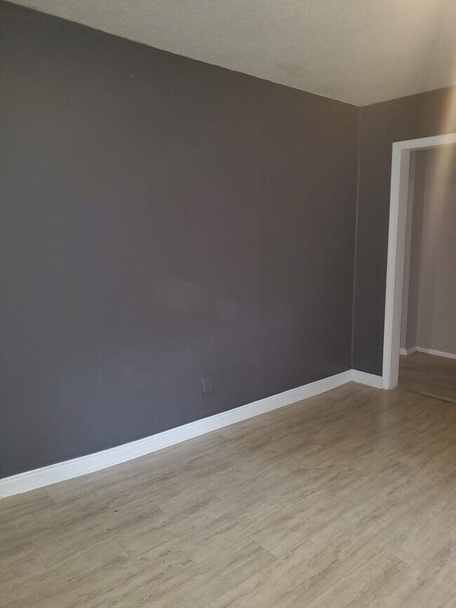 Building Photo - 113 Woodlawn Ave