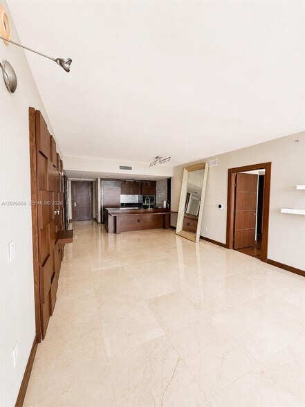 Building Photo - 465 Brickell Ave