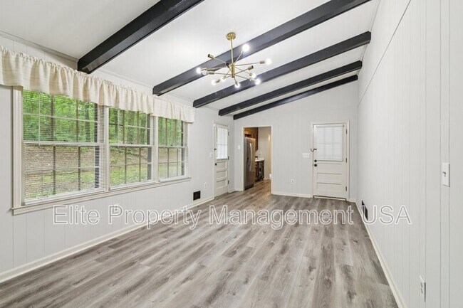 Building Photo - 2600 Lantern Ln