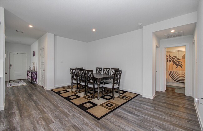 Building Photo - 8611 Shumard Oak Dr