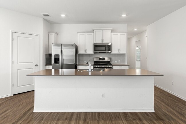 Building Photo - First Month's Rent FREE!