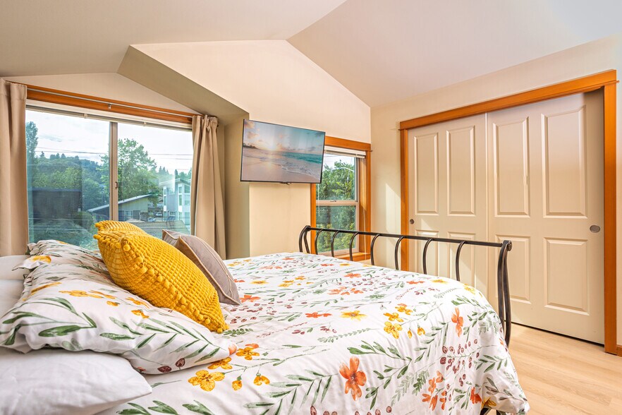 Building Photo - 3314 Wetmore Ave S