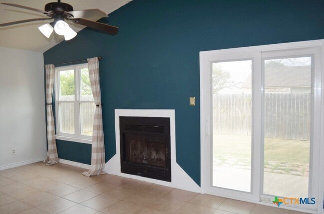 Building Photo - 2505 Hemlock Dr