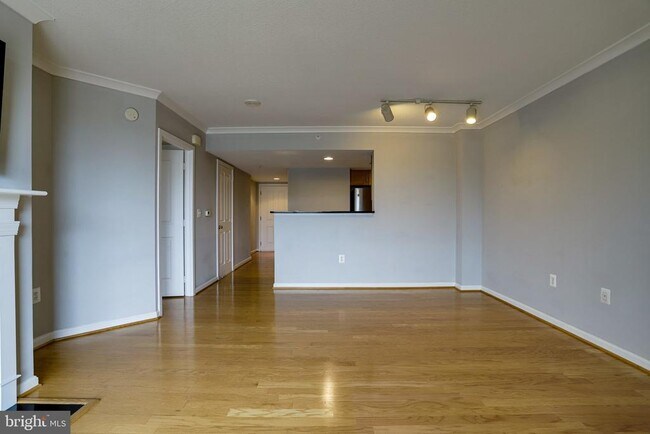 Building Photo - 2220 Fairfax Dr