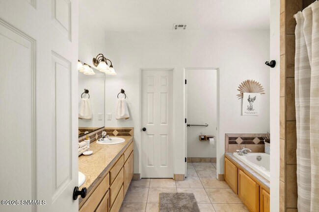 Building Photo - 2561 Desert Cove Pl