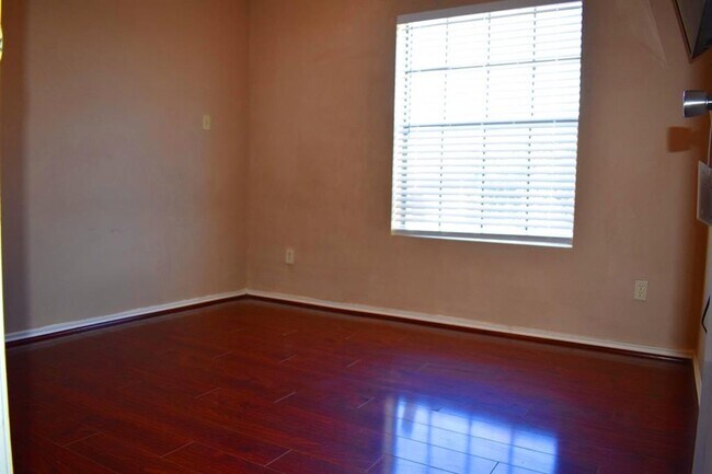 Building Photo - 2750 Holly Hall St