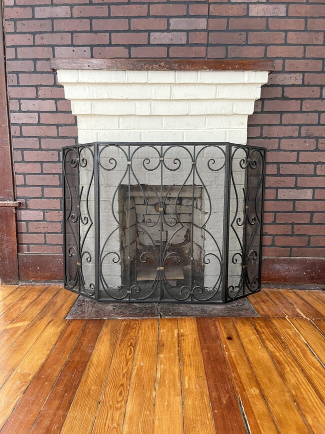 Building Photo - 21 Anderson Ave