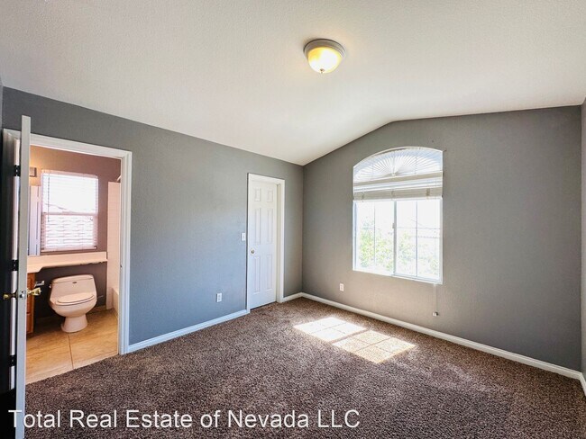 Building Photo - 5 br, 3 bath House - 4353 Silver Bay St