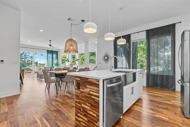 Building Photo - 2712 Oak Springs Dr